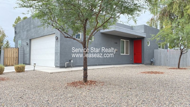 Central Phoenix Beauty on a Double Lot property image