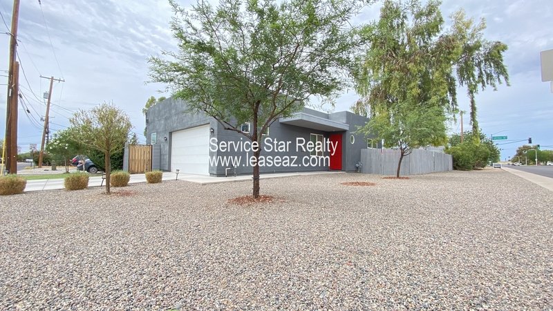 Central Phoenix Beauty on a Double Lot property image