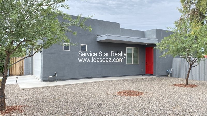Central Phoenix Beauty on a Double Lot property image