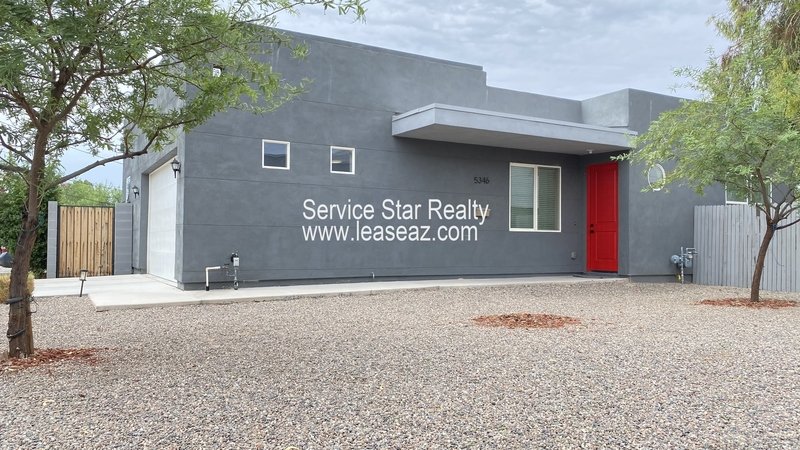 Central Phoenix Beauty on a Double Lot property image