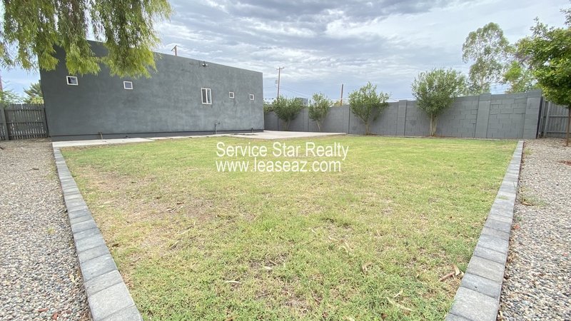 Central Phoenix Beauty on a Double Lot property image