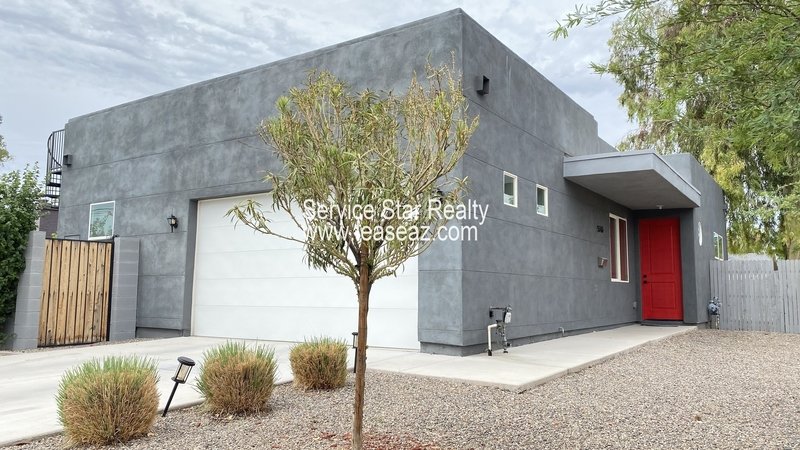 Central Phoenix Beauty on a Double Lot property image