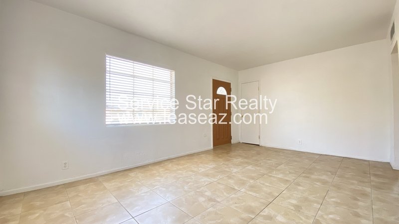 2 Bedroom Home in Phoenix on 3/4 Acre Lot property image