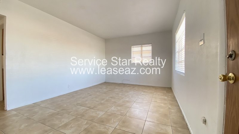 2 Bedroom Home in Phoenix on 3/4 Acre Lot property image
