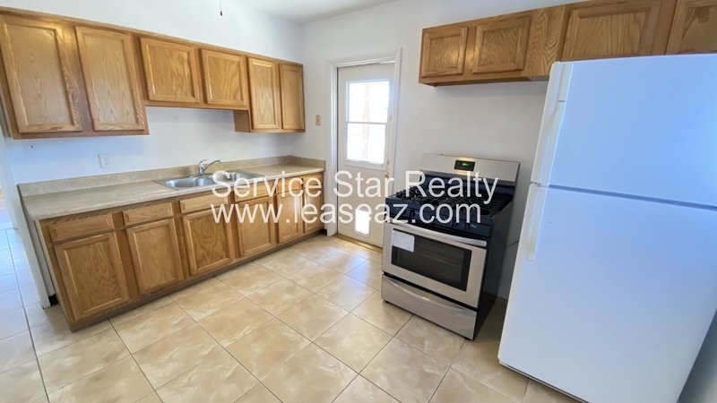 2 Bedroom Home in Phoenix on 3/4 Acre Lot property image