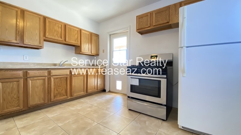 2 Bedroom Home in Phoenix on 3/4 Acre Lot property image