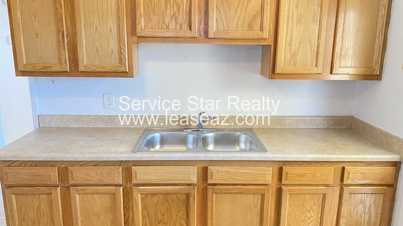 2 Bedroom Home in Phoenix on 3/4 Acre Lot property image
