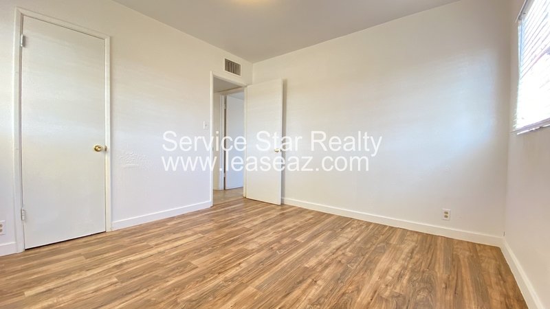 2 Bedroom Home in Phoenix on 3/4 Acre Lot property image