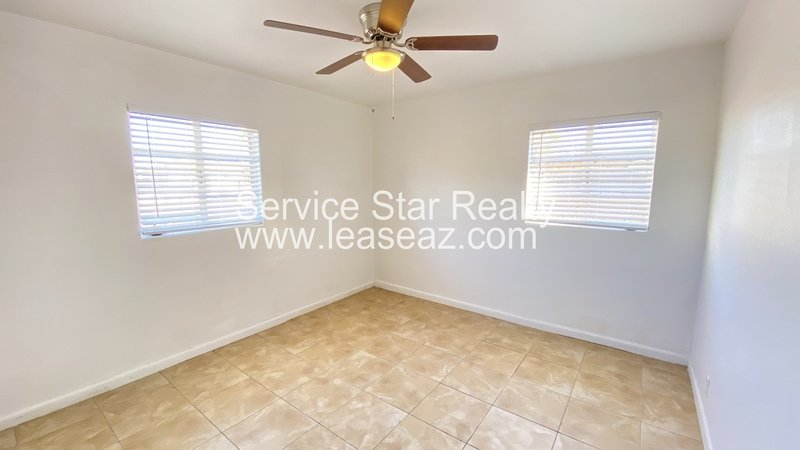 2 Bedroom Home in Phoenix on 3/4 Acre Lot property image
