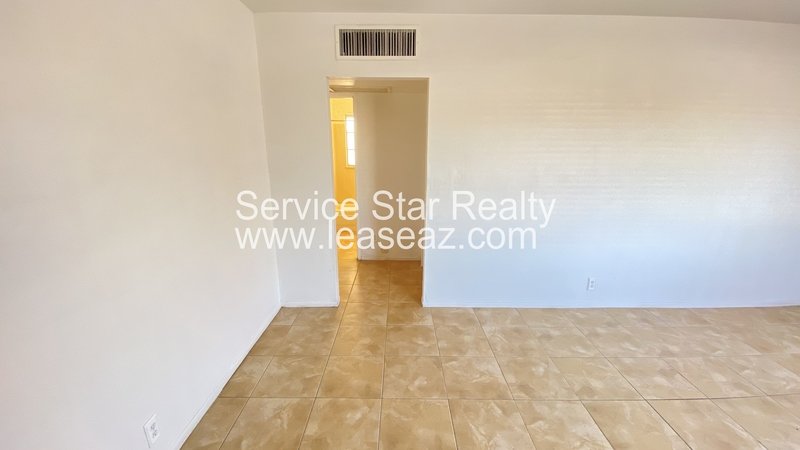 2 Bedroom Home in Phoenix on 3/4 Acre Lot property image