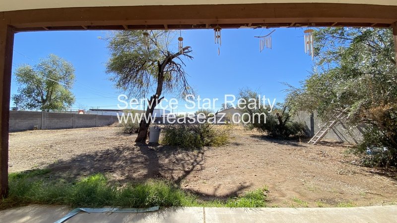 2 Bedroom Home in Phoenix on 3/4 Acre Lot property image