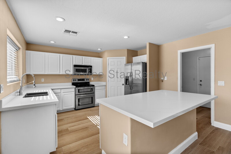 Beautiful 4 Bedroom Home in Goodyear! property image