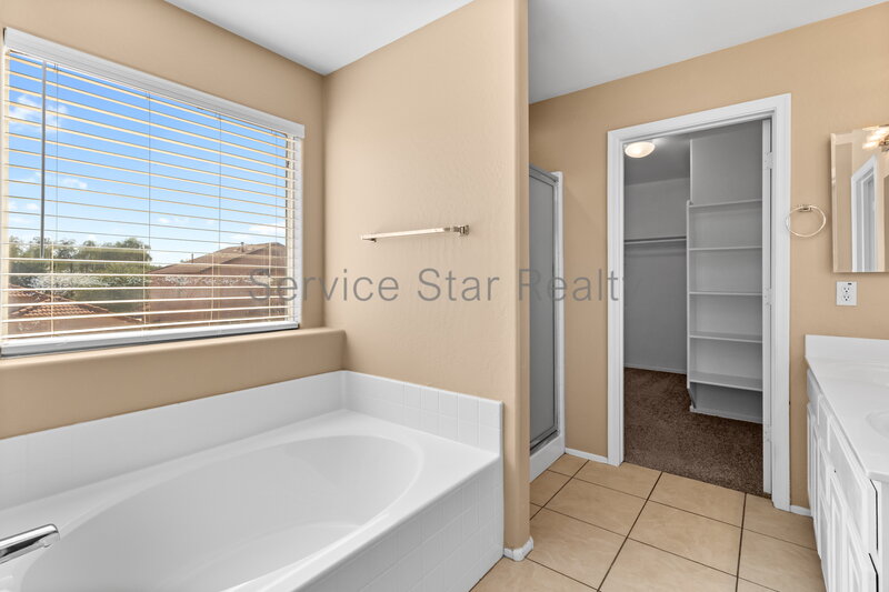 Beautiful 4 Bedroom Home in Goodyear! property image