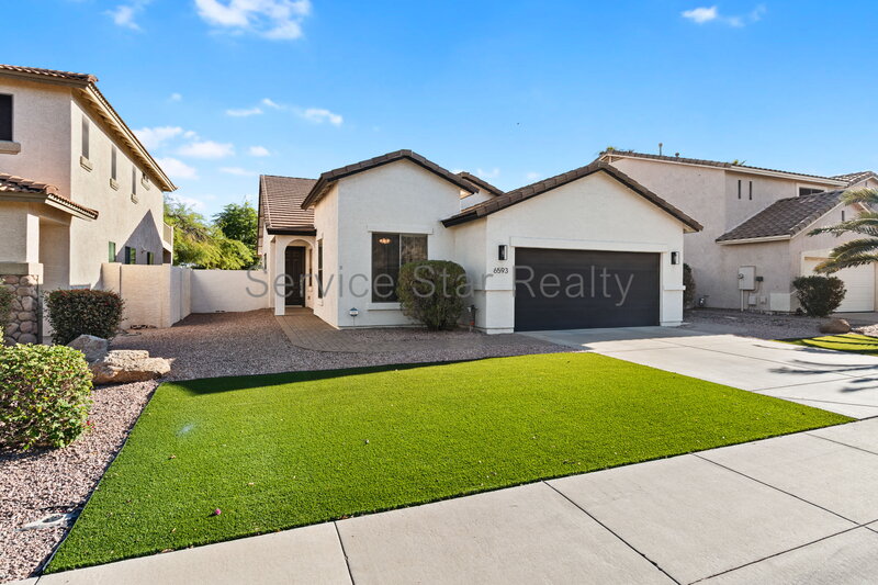 Beautiful 3. Bedroom, 2 bath home in Gilbert w/Sparkling Pool!!! property image