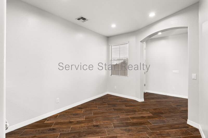 Beautiful 3. Bedroom, 2 bath home in Gilbert w/Sparkling Pool!!! property image
