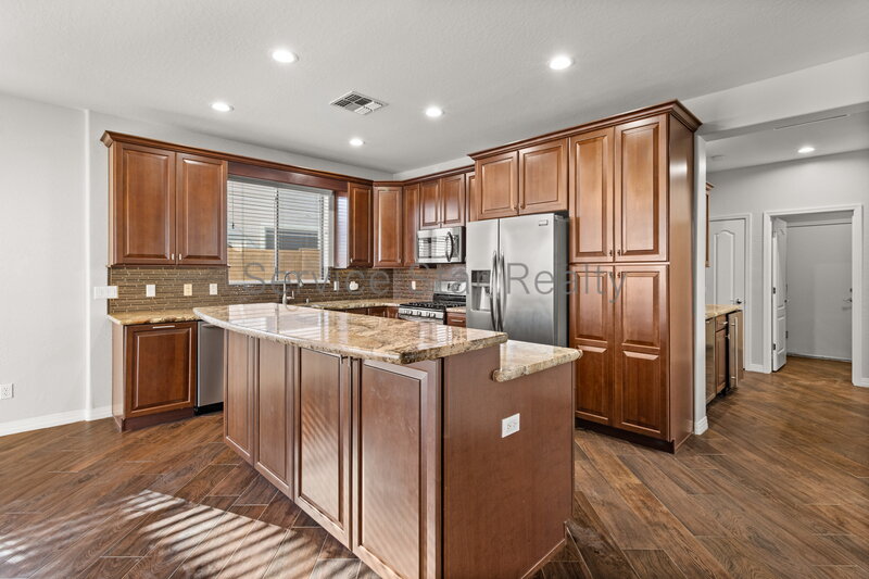 Beautiful 3. Bedroom, 2 bath home in Gilbert w/Sparkling Pool!!! property image