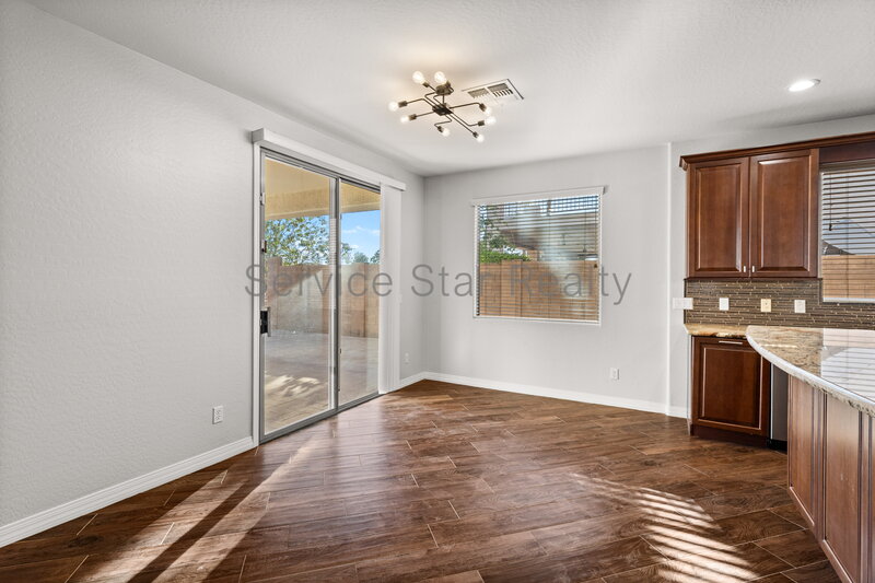 Beautiful 3. Bedroom, 2 bath home in Gilbert w/Sparkling Pool!!! property image