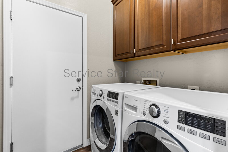 Beautiful 3. Bedroom, 2 bath home in Gilbert w/Sparkling Pool!!! property image