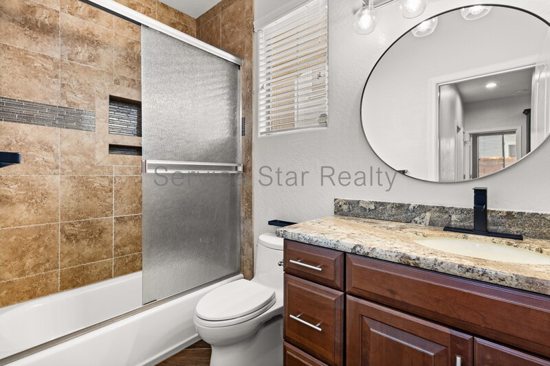 Beautiful 3. Bedroom, 2 bath home in Gilbert w/Sparkling Pool!!! property image
