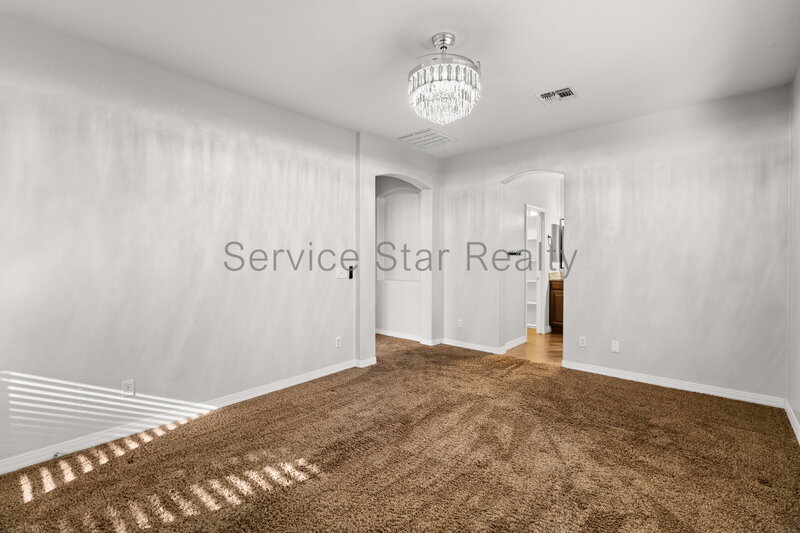 Beautiful 3. Bedroom, 2 bath home in Gilbert w/Sparkling Pool!!! property image