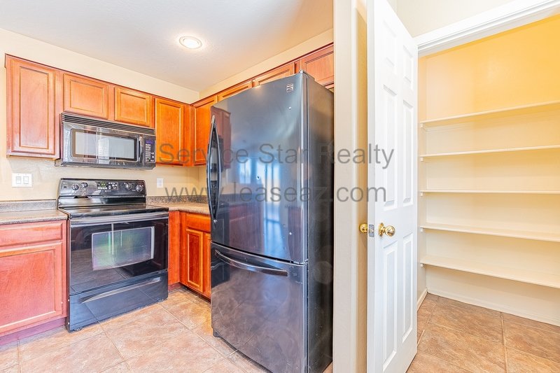 Large 5 Bedroom Home in Florence property image