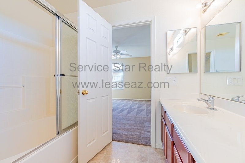 Large 5 Bedroom Home in Florence property image