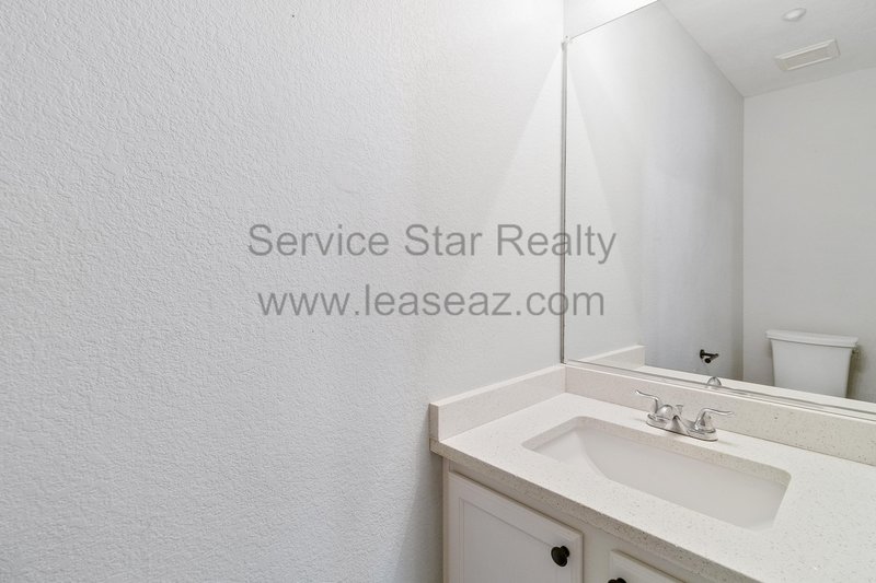 Stunning 4BED/2.5 Bath Home property image