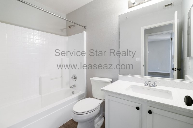 Stunning 4BED/2.5 Bath Home property image