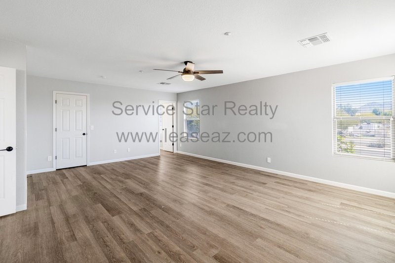 Stunning 4BED/2.5 Bath Home property image