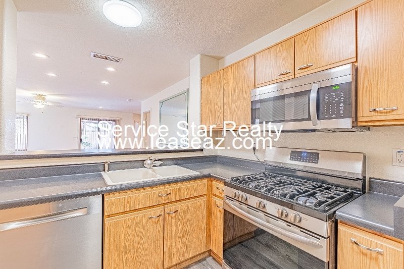 2 Bed/2 Bath Home in Surprise! property image