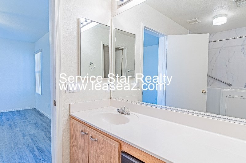 2 Bed/2 Bath Home in Surprise! property image