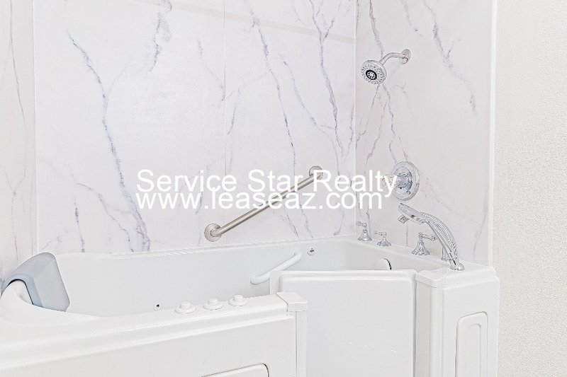 2 Bed/2 Bath Home in Surprise! property image